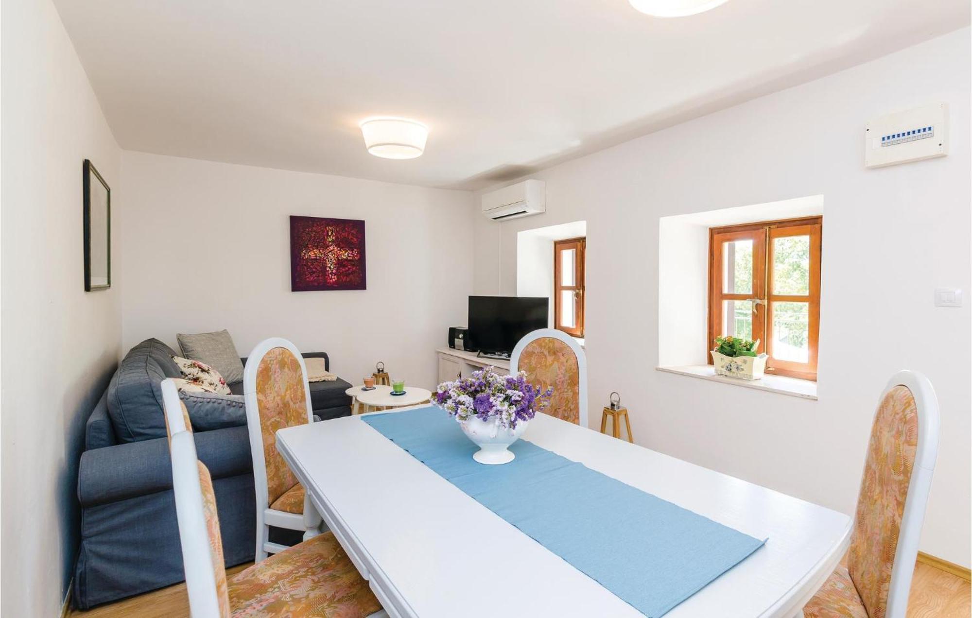 Beautiful Home In Oslje With Kitchen Esterno foto